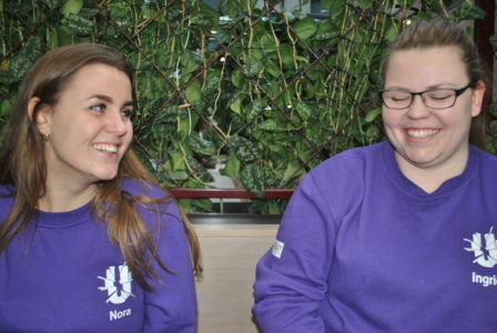 Avtroppende programansvarlige styremedlemmer for UGA prosjektet eksternt Nora Sande (21) til venstre, og programansvarlig internt Ingrid Jakobsen (24) til høyre.