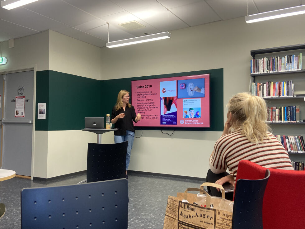 Camilla Mørk har foredrag på UIA om menstruasjonshistorien.
 Foto: Susanne Ekeland