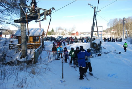 Tveit skisenter håper å kunne holde åpent og trekke Kristiansands befolkning utendørs i vinterferien. (foto: Tveit skisenter)