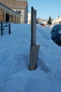 Overser ulovlig skilting