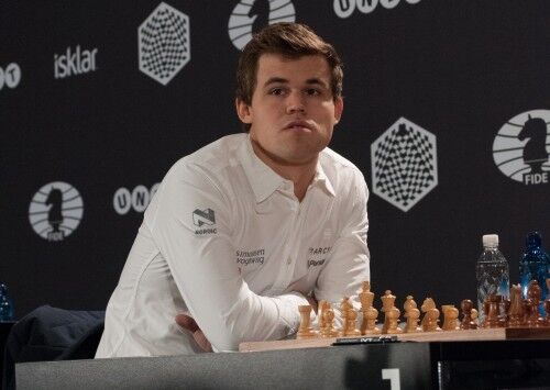 Konge: Magnus Carlsen kan krone seg verdensmester, og redde sportsåret 2016, om han vinner mot Sergej Karjakin. Foto: Wikimedia Commons