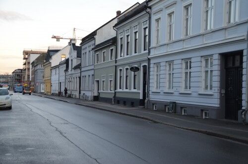 Bolighaier: Studenter i Kristiansand opplever å bo under dårlige boforhold. Her er et illustrasjonsbilde av en gate i Kvadraturen. (Foto: Jonas Borge Svendsen)
