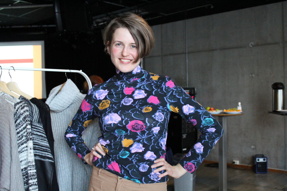 Fanni Sara Istenes er strålende fornøyd med de "nye" klærne sine Foto: Hanne Siri Midtlyng